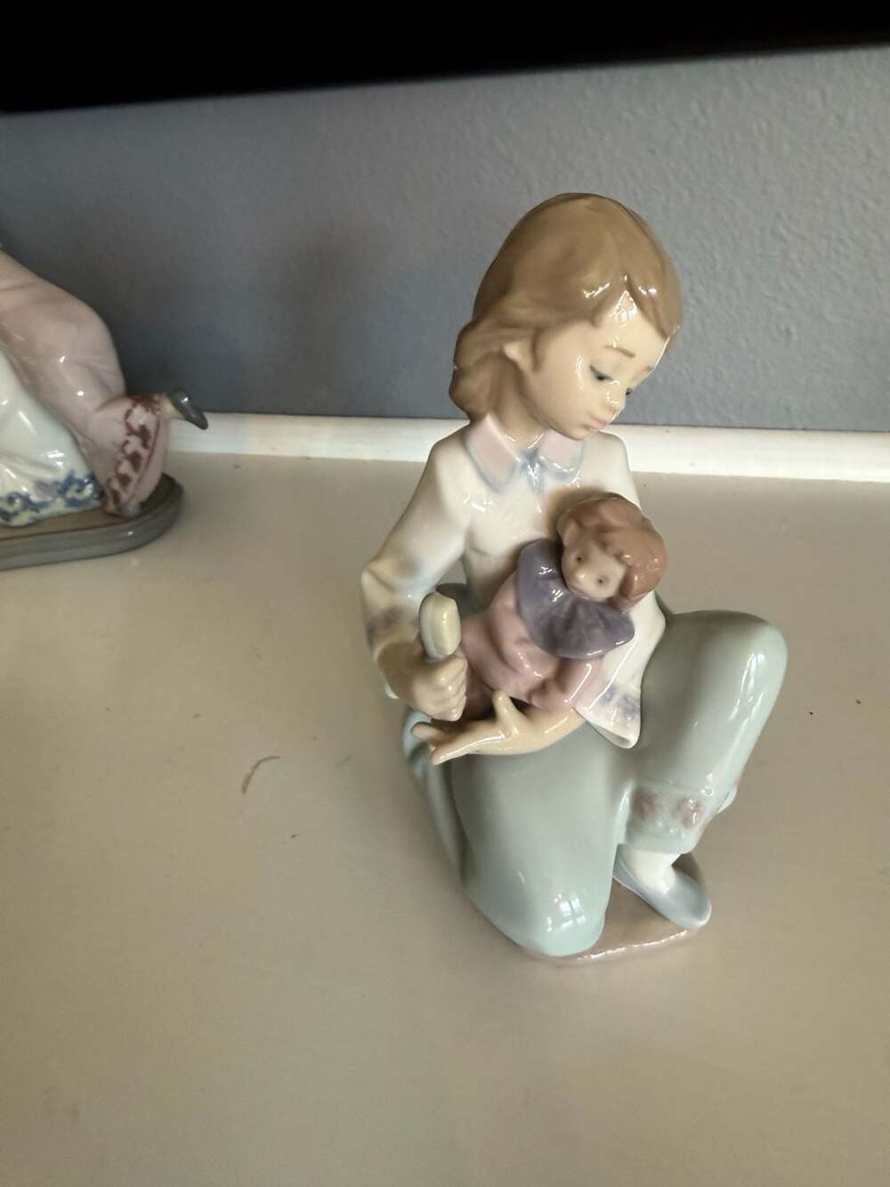 Lladro Porcelain Figurine 5990 Thoughtful Caress